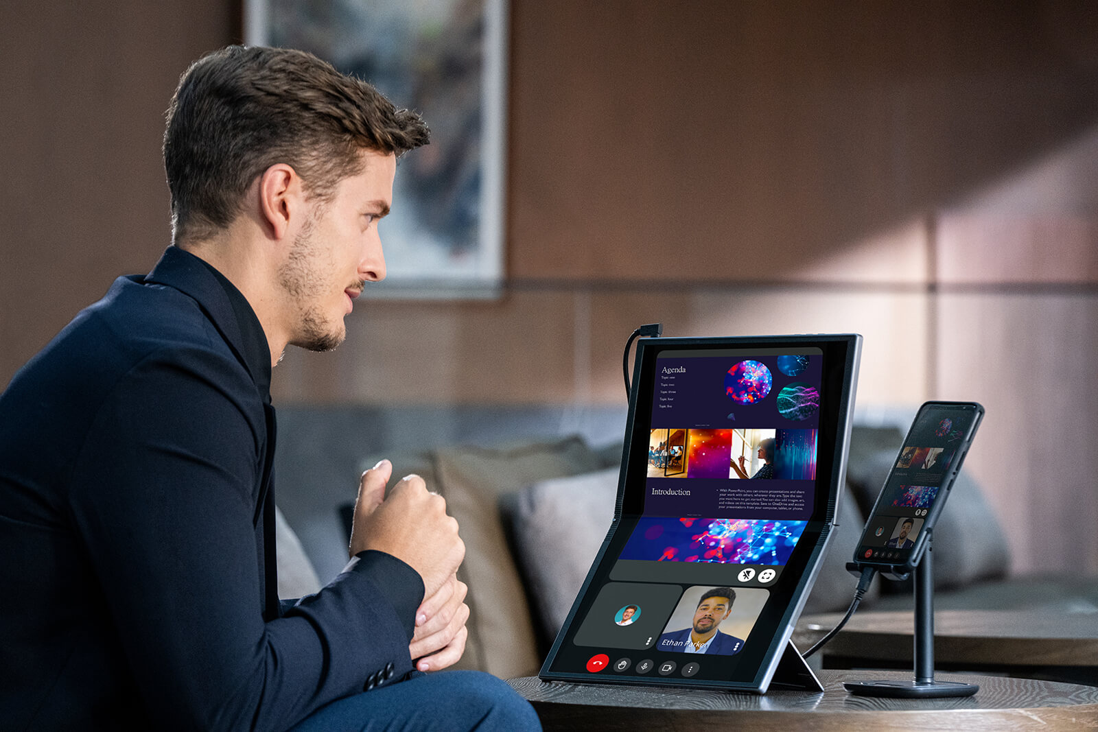 ASUS ZenScreen Fold OLED MQ17QH